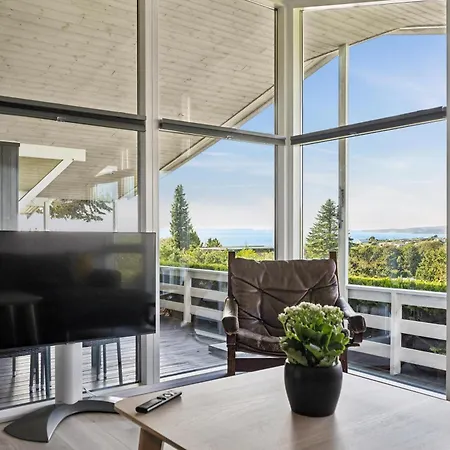 Family-friendly With Panoramic Views Of Bay And Spacious Outdoor Areas بيت للعطل