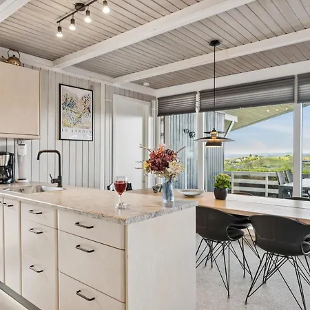 Family-friendly With Panoramic Views Of Bay And Spacious Outdoor Areas