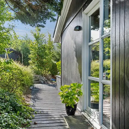 Family-friendly With Panoramic Views Of Bay And Spacious Outdoor Areas